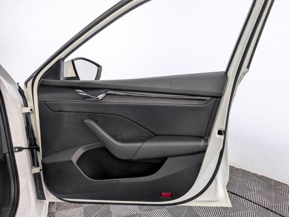 Skoda Octavia IV (A8) с пробегом 2021 года, цена 2 400 000 рублей, 69993 км, лифтбек, Автокод Объявления