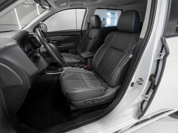 Mitsubishi Outlander III Рестайлинг 3 с пробегом 2022 года, цена 2 650 000 рублей, 11399 км, внедорожник, Автокод Объявления