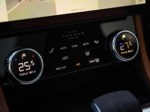 Jaguar F-Pace I Рестайлинг с пробегом 2020 года, цена 5 199 000 рублей, 52141 км, внедорожник, Автокод Объявления
