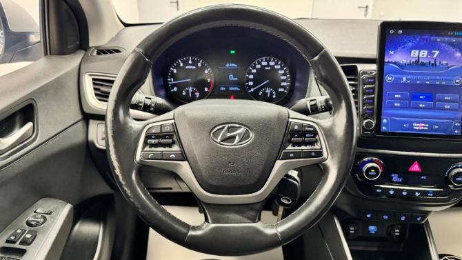Hyundai Solaris II с пробегом 2019 года, цена 1 300 000 рублей, 100477 км, седан, Автокод Объявления