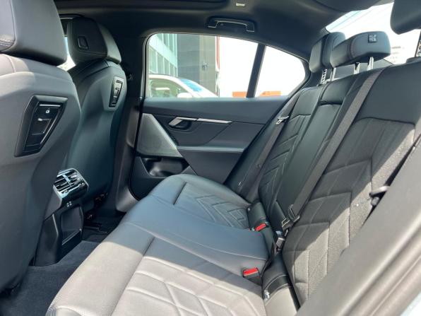 BMW 5 серии VIII (G60/G61/G68) с пробегом 2024 года, цена 7 390 000 рублей, 2200 км, седан, Автокод Объявления