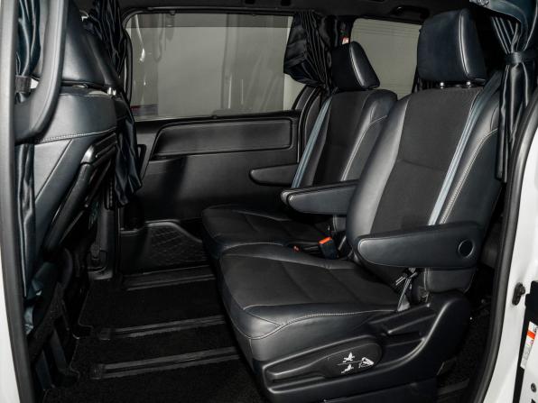 Toyota Esquire I Рестайлинг с пробегом 2017 года, цена 2 200 000 рублей, 207366 км, минивэн, Автокод Объявления