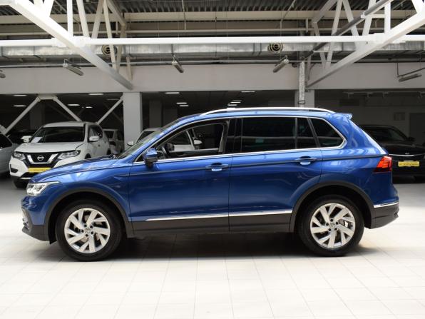 Volkswagen Tiguan II Рестайлинг с пробегом 2021 года, цена 2 410 000 рублей, 56061 км, внедорожник, Автокод Объявления