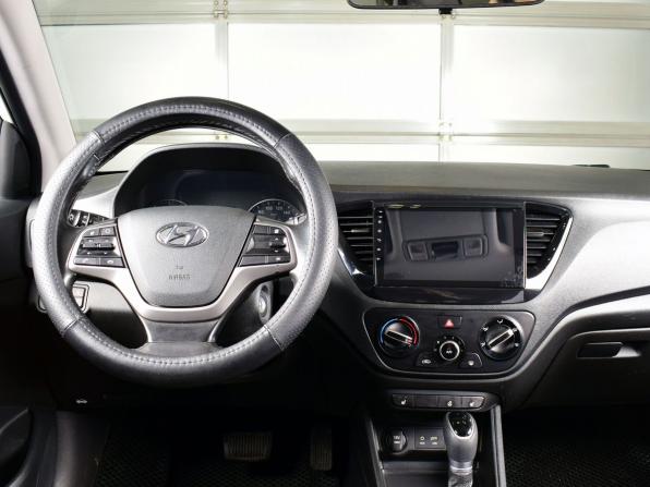 Hyundai Solaris II с пробегом 2018 года, цена 1 295 995 рублей, 119838 км, седан, Автокод Объявления