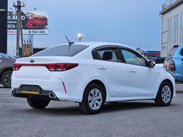 Kia Rio IV Рестайлинг с пробегом 2021 года, цена 1 369 000 рублей, 90000 км, седан, Автокод Объявления