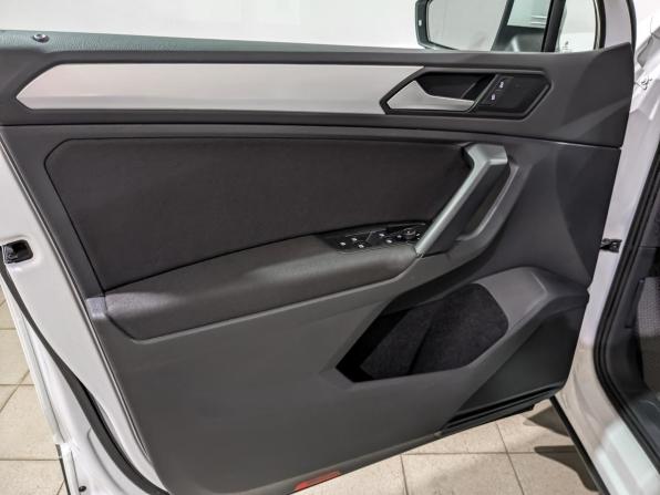 Volkswagen Tiguan II Рестайлинг с пробегом 2021 года, цена 2 790 000 рублей, 59853 км, внедорожник, Автокод Объявления