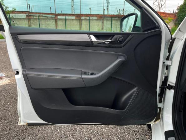 Skoda Rapid I Рестайлинг с пробегом 2019 года, цена 1 283 000 рублей, 114765 км, лифтбек, Автокод Объявления
