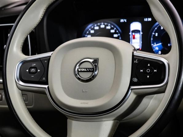 Volvo XC60 II с пробегом 2021 года, цена 3 399 000 рублей, 96792 км, внедорожник, Автокод Объявления
