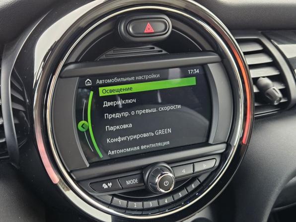 Mini Hatch III (F55/F56) Рестайлинг с пробегом 2020 года, цена 2 500 000 рублей, 94604 км, хэтчбек, Автокод Объявления