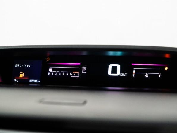 Honda Stepwgn V с пробегом 2017 года, цена 2 100 000 рублей, 59348 км, минивэн, Автокод Объявления