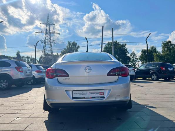 Opel Astra J Рестайлинг с пробегом 2013 года, цена 699 000 рублей, 198165 км, седан, Автокод Объявления