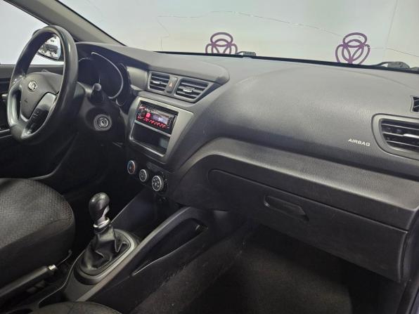 Kia Rio III Рестайлинг с пробегом 2015 года, цена 591 000 рублей, 210020 км, седан, Автокод Объявления