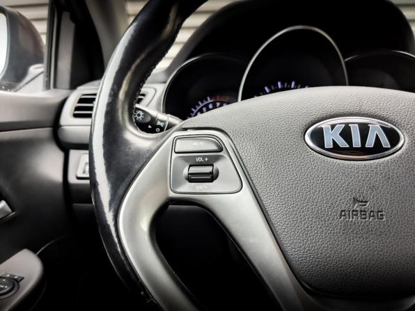 Kia Rio III Рестайлинг с пробегом 2017 года, цена 1 300 000 рублей, 76000 км, седан, Автокод Объявления