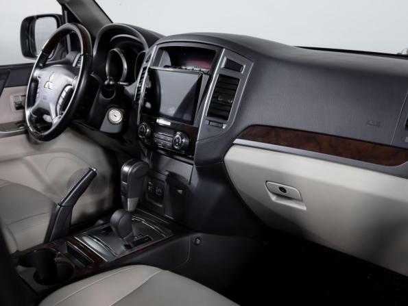 Mitsubishi Pajero IV Рестайлинг 2 с пробегом 2019 года, цена 3 803 961 рубль, 57296 км, внедорожник, Автокод Объявления