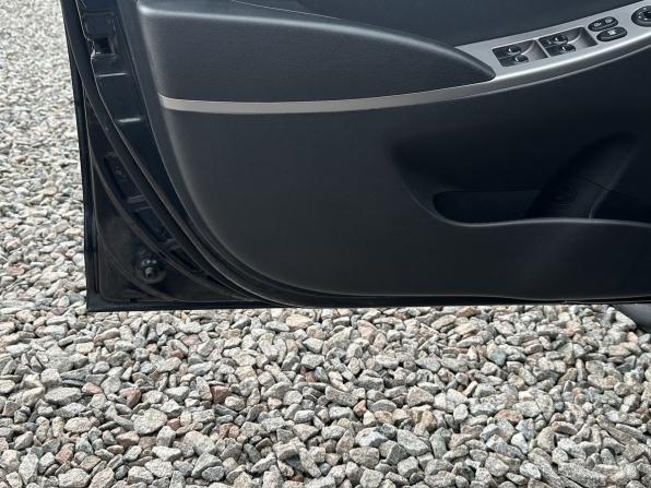 Hyundai Solaris I Рестайлинг с пробегом 2016 года, цена 1 049 000 рублей, 205172 км, седан, Автокод Объявления