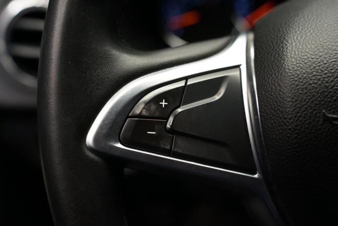 Renault Sandero II Рестайлинг с пробегом 2018 года, цена 1 255 000 рублей, 68487 км, хэтчбек, Автокод Объявления