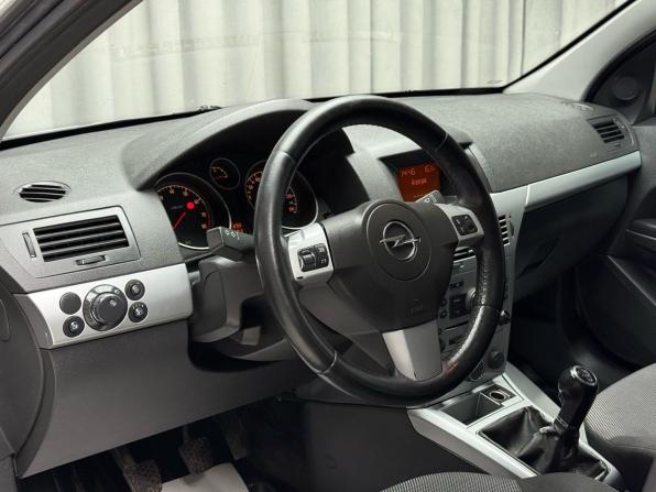 Opel Astra H Рестайлинг с пробегом 2011 года, цена 485 000 рублей, 185331 км, седан, Автокод Объявления