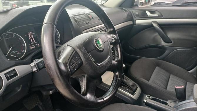 Skoda Octavia II (A5) Рестайлинг с пробегом 2013 года, цена 719 000 рублей, 262000 км, лифтбек, Автокод Объявления
