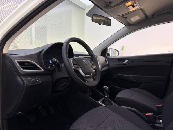Hyundai Solaris II с пробегом 2018 года, цена 1 055 000 рублей, 104500 км, седан, Автокод Объявления