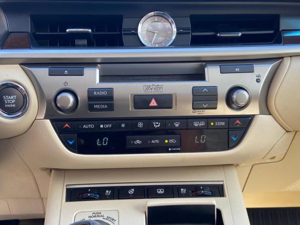 Lexus ES VI с пробегом 2012 года, цена 2 200 000 рублей, 178334 км, седан, Автокод Объявления
