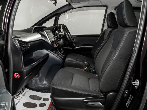 Toyota Noah III (R80) с пробегом 2015 года, цена 1 700 000 рублей, 207169 км, минивэн, Автокод Объявления