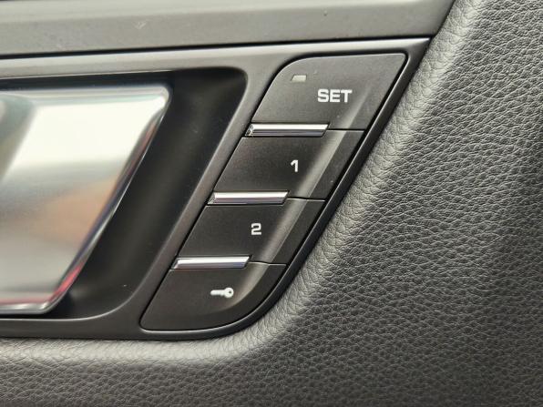 Porsche Macan I Рестайлинг 2 с пробегом 2022 года, цена 7 497 000 рублей, 26611 км, внедорожник, Автокод Объявления