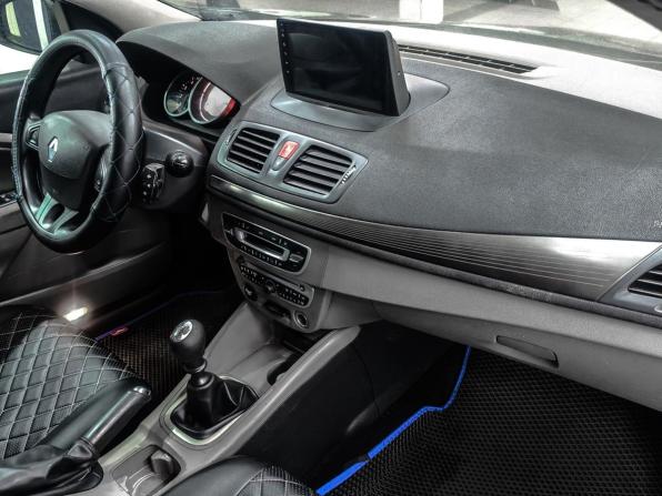Renault Megane III с пробегом 2009 года, цена 659 900 рублей, 203000 км, хэтчбек, Автокод Объявления