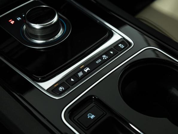 Jaguar XE I с пробегом 2016 года, цена 1 844 700 рублей, 103354 км, седан, Автокод Объявления
