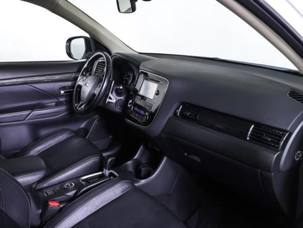Mitsubishi Outlander III Рестайлинг 2 с пробегом 2015 года, цена 1 843 000 рублей, 75600 км, внедорожник, Автокод Объявления