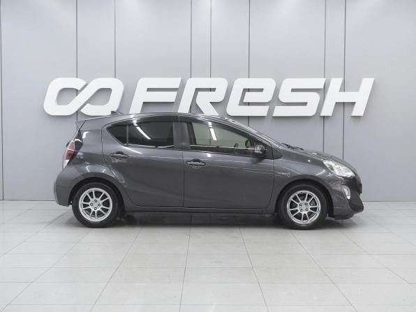 Toyota Aqua I Рестайлинг с пробегом 2015 года, цена 1 089 000 рублей, 150552 км, хэтчбек, Автокод Объявления