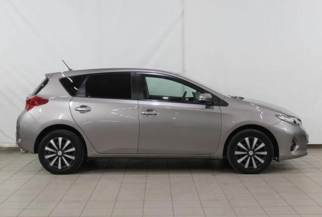 Toyota Auris II с пробегом 2013 года, цена 1 420 000 рублей, 112127 км, хэтчбек, Автокод Объявления