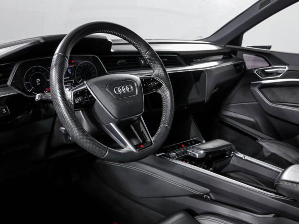 Audi e-tron I с пробегом 2020 года, цена 4 350 000 рублей, 98210 км, внедорожник, Автокод Объявления
