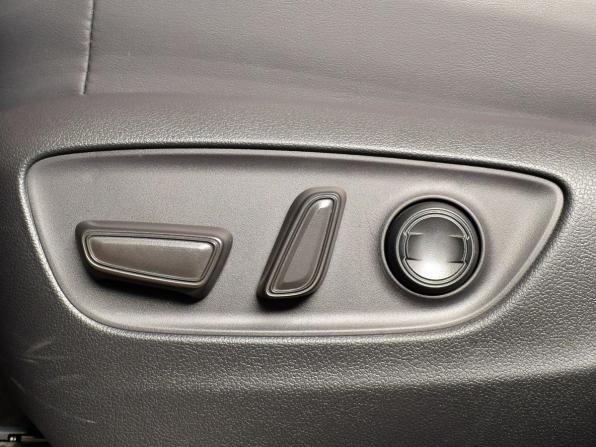 Toyota Land Cruiser 300 Series с пробегом 2023 года, цена 15 550 995 рублей, 84 км, внедорожник, Автокод Объявления