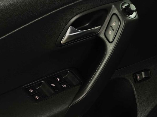 Volkswagen Polo V Рестайлинг с пробегом 2019 года, цена 1 400 000 рублей, 130836 км, седан, Автокод Объявления