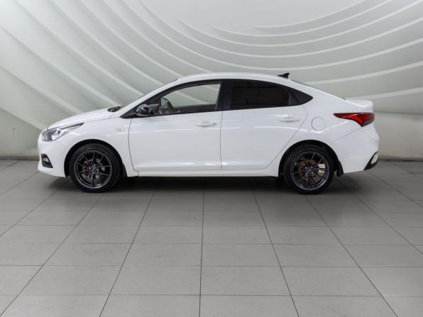 Hyundai Solaris II с пробегом 2017 года, цена 1 048 000 рублей, 186322 км, седан, Автокод Объявления