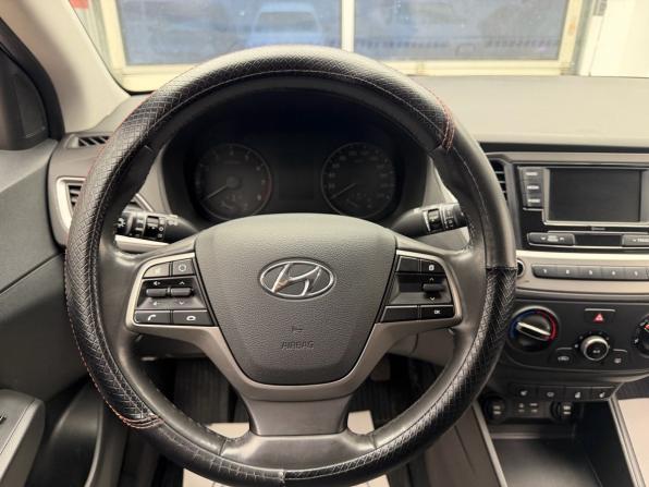 Hyundai Solaris II с пробегом 2017 года, цена 1 069 900 рублей, 163220 км, седан, Автокод Объявления