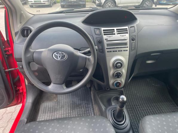 Toyota Yaris II с пробегом 2007 года, цена 388 000 рублей, 239982 км, хэтчбек, Автокод Объявления