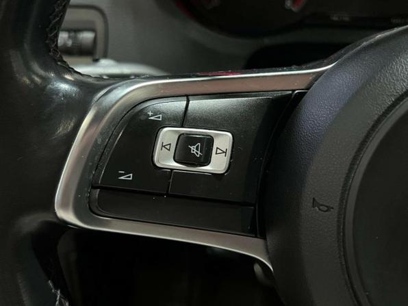 Volkswagen Polo V Рестайлинг с пробегом 2018 года, цена 1 090 000 рублей, 156136 км, седан, Автокод Объявления