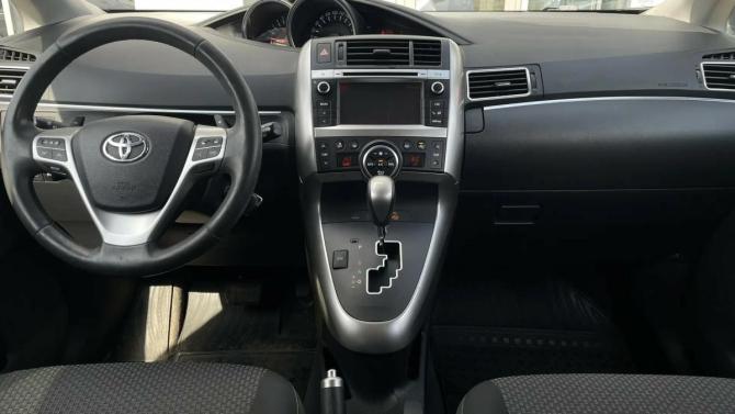 Toyota Verso I Рестайлинг с пробегом 2013 года, цена 1 450 000 рублей, 131147 км, компактвэн, Автокод Объявления