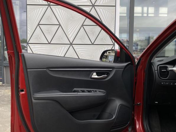 Kia Rio IV Рестайлинг с пробегом 2021 года, цена 1 599 000 рублей, 90928 км, седан, Автокод Объявления