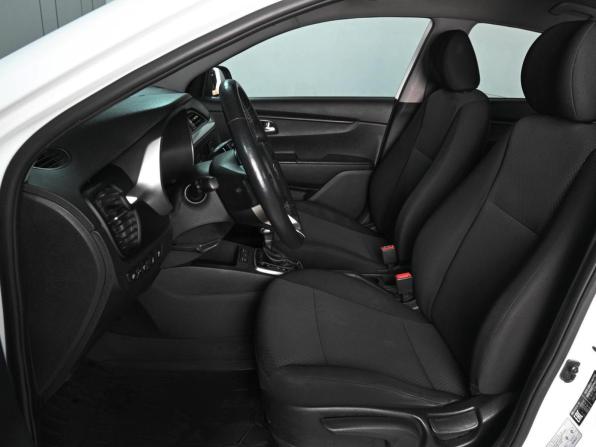 Kia Rio IV Рестайлинг с пробегом 2020 года, цена 1 390 000 рублей, 62142 км, седан, Автокод Объявления