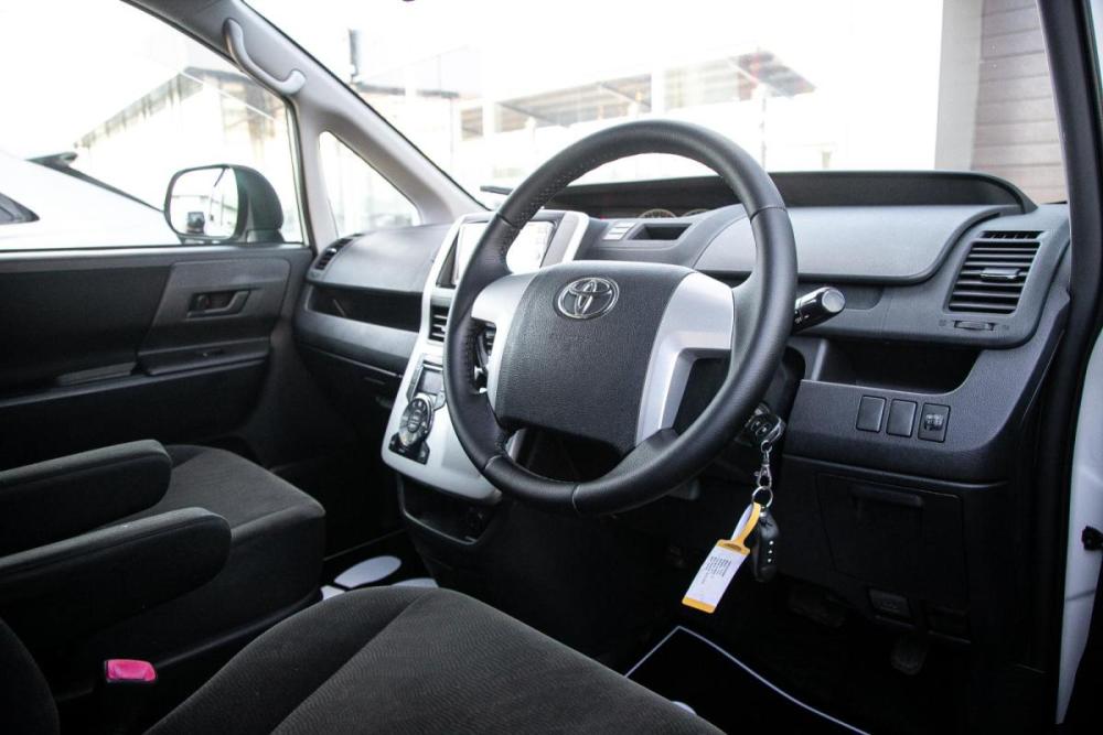 Toyota Voxy II (R70) Иркутск  - изображение 11