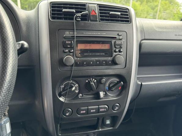 Suzuki Jimny III Рестайлинг 2 с пробегом 2013 года, цена 1 380 000 рублей, 103313 км, внедорожник, Автокод Объявления