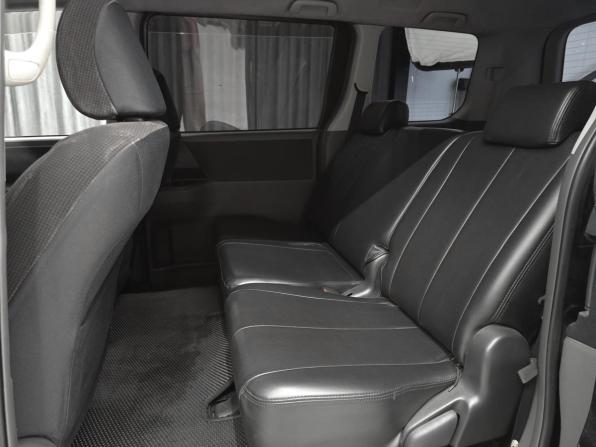 Toyota Voxy II (R70) с пробегом 2009 года, цена 1 420 000 рублей, 182800 км, минивэн, Автокод Объявления