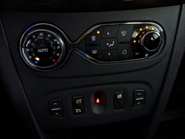 Renault Sandero II Рестайлинг с пробегом 2019 года, цена 1 240 000 рублей, 32690 км, хэтчбек, Автокод Объявления