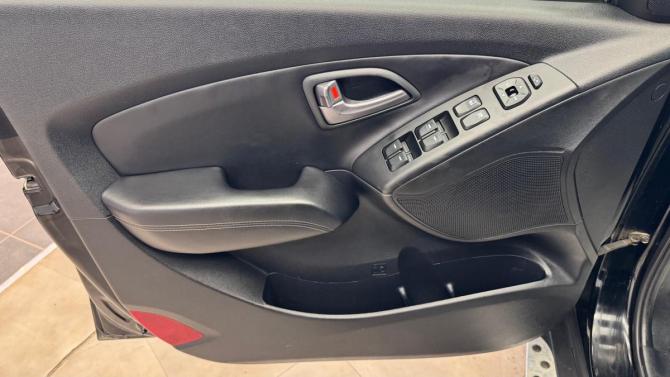 Hyundai ix35 I Рестайлинг с пробегом 2014 года, цена 1 400 000 рублей, 135982 км, внедорожник, Автокод Объявления