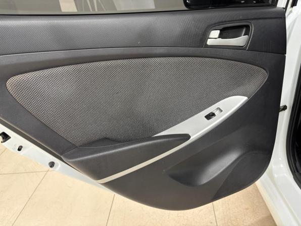 Hyundai Solaris I с пробегом 2012 года, цена 655 000 рублей, 191547 км, хэтчбек, Автокод Объявления