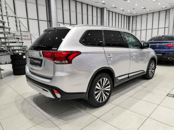 Mitsubishi Outlander III Рестайлинг 3 с пробегом 2021 года, цена 2 700 000 рублей, 63232 км, внедорожник, Автокод Объявления