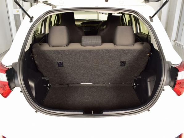 Toyota Vitz III (XP130) Рестайлинг 2 с пробегом 2019 года, цена 995 995 рублей, 67762 км, хэтчбек, Автокод Объявления