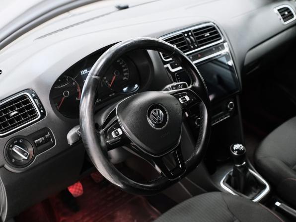 Volkswagen Polo V Рестайлинг с пробегом 2017 года, цена 728 000 рублей, 274558 км, седан, Автокод Объявления